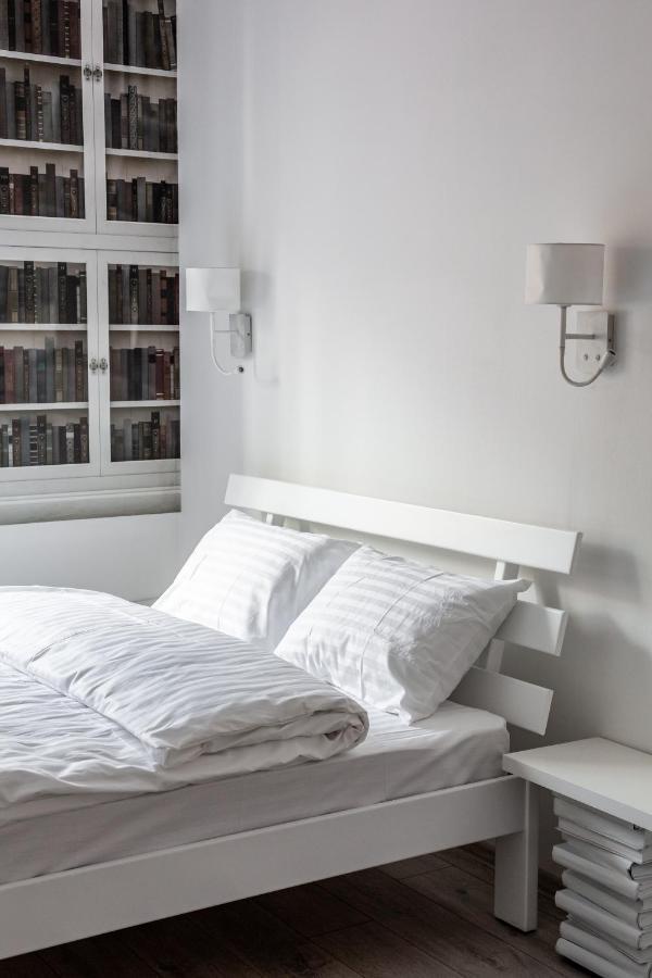 Bookinist Apartment Leopoli Esterno foto
