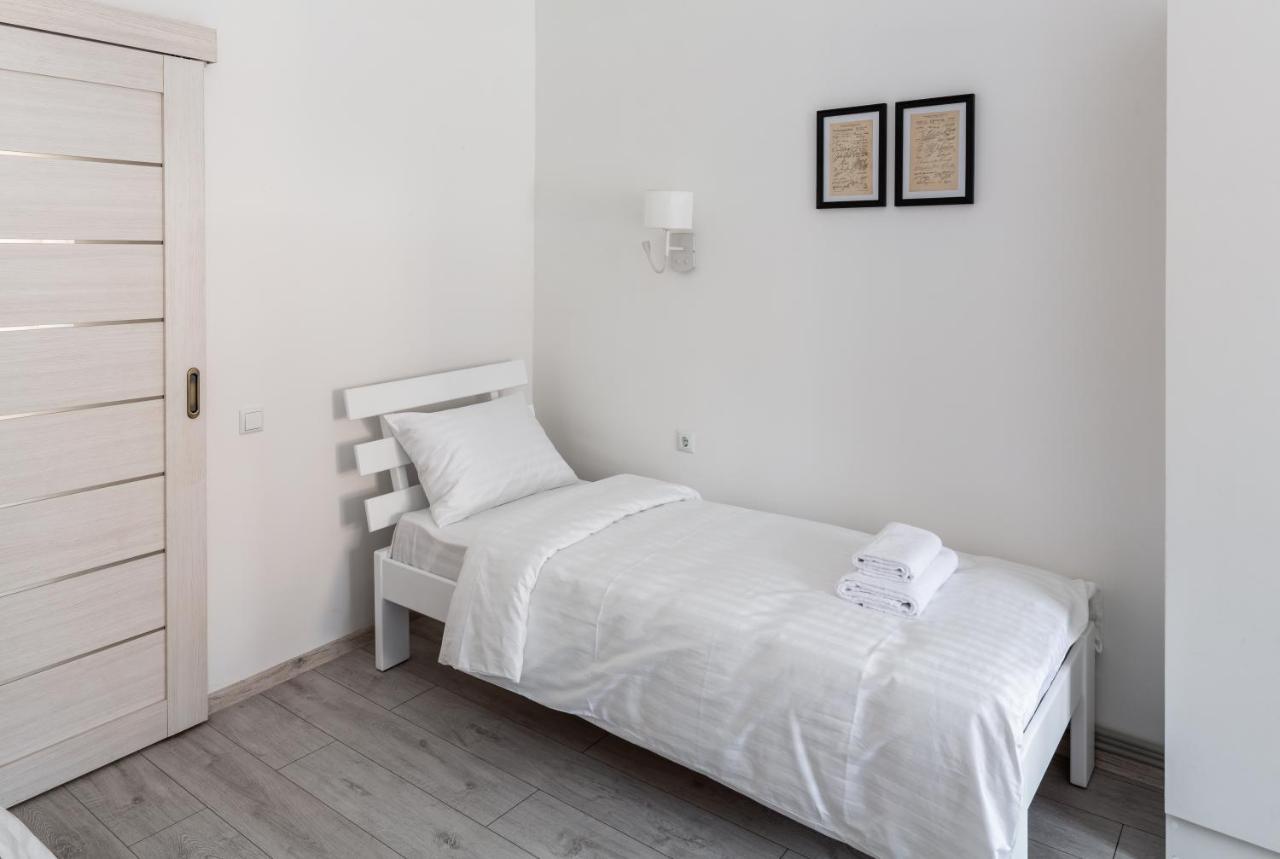 Bookinist Apartment Leopoli Esterno foto
