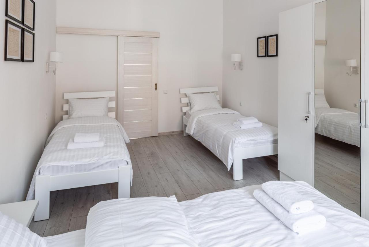 Bookinist Apartment Leopoli Esterno foto