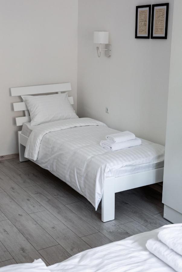 Bookinist Apartment Leopoli Esterno foto