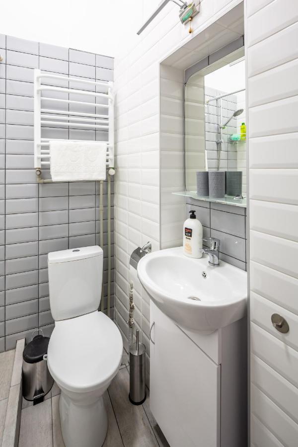 Bookinist Apartment Leopoli Esterno foto